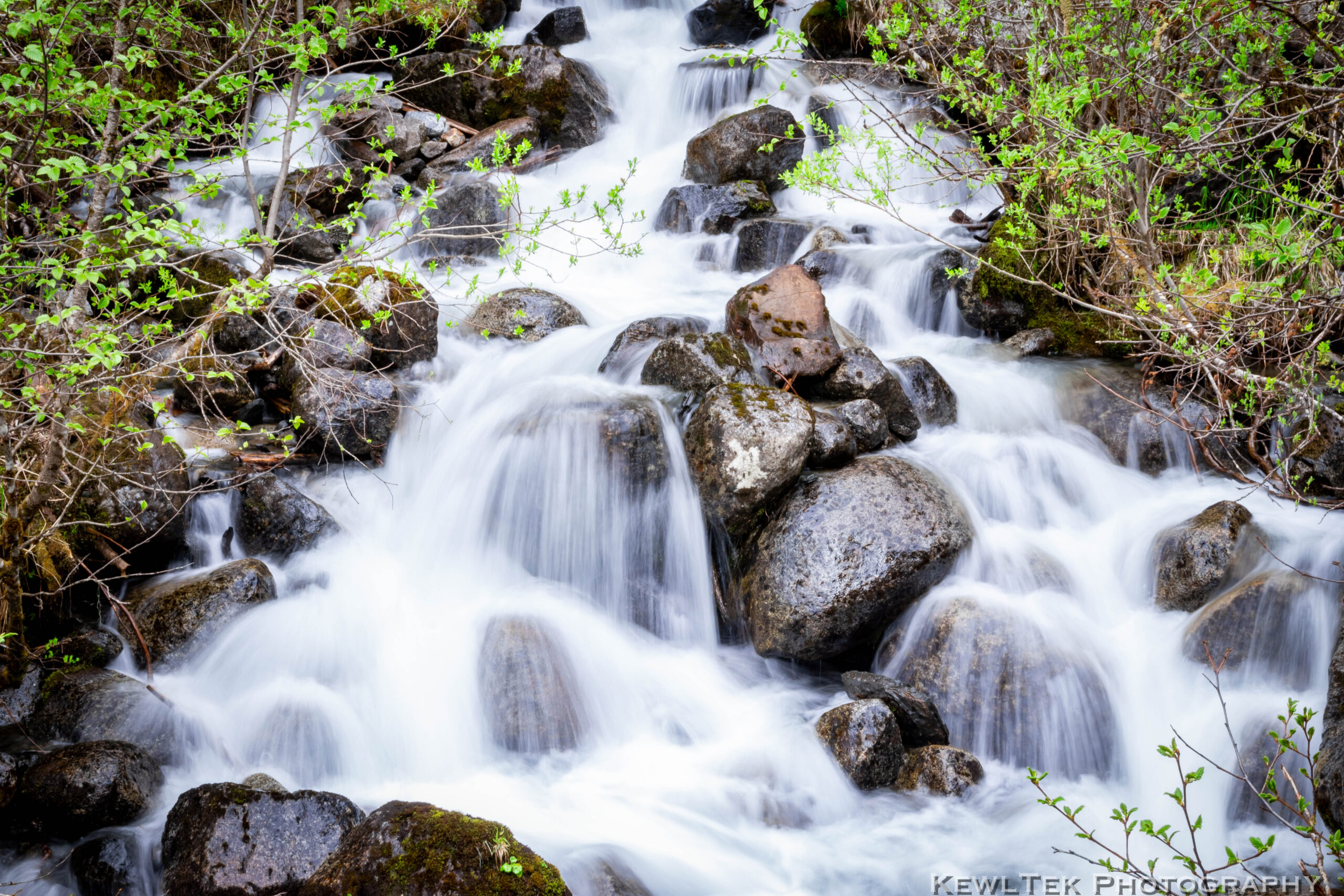 How to Photograph Waterfalls [And Get That "Misty" Look] - KewlTek