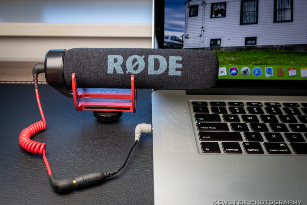 Image of the Rode VideoMic Go connected to a laptop with the Rode SC-4 TRS to TRRS adapter